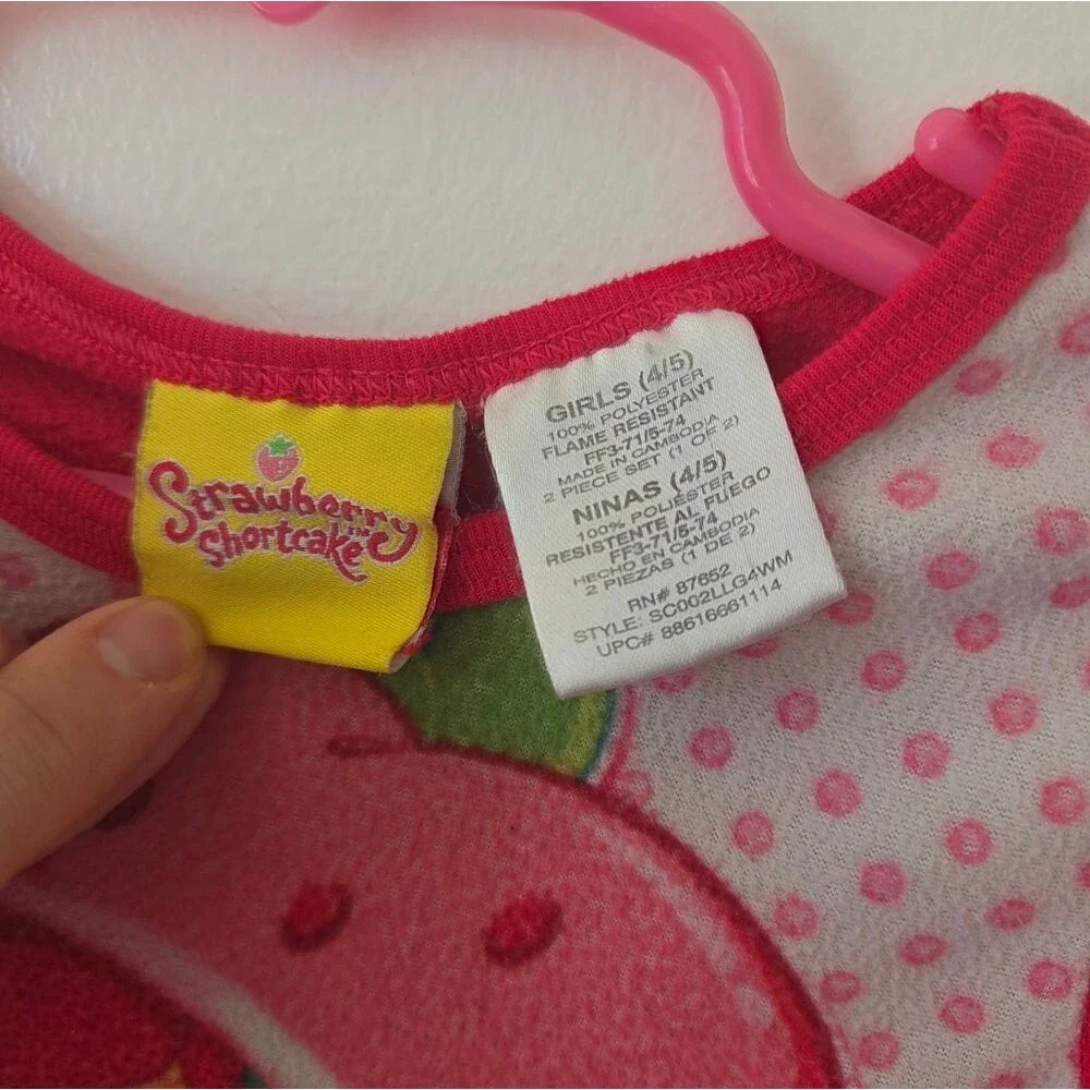 2013 Strawberry Shortcake Girls Pajama Top Shirt Youth Size 4-5 Runs Small Pink